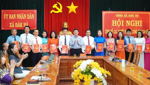 Công bố các quyết định về công tác cán bộ